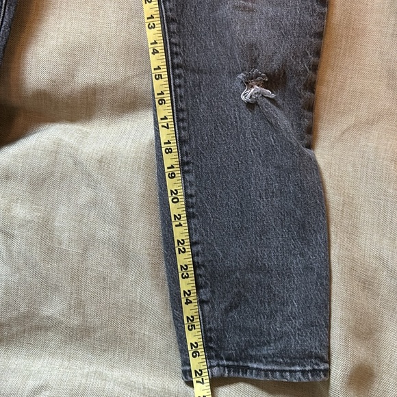 Levi’s wedgie VGUC high rise, button fly grey jeans, distressing on one leg. - Picture 10 of 15